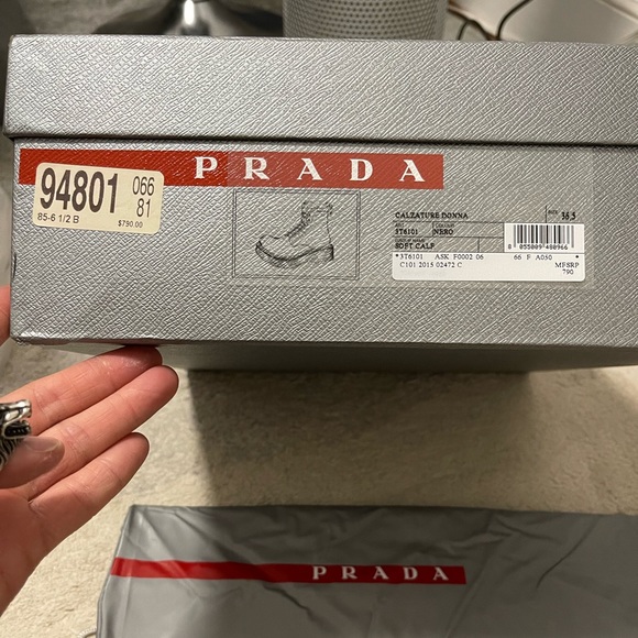 Like New Women‘s Size 6.5 Prada Leather Combat Boots With Drawstring Fasteners - Picture 5 of 12